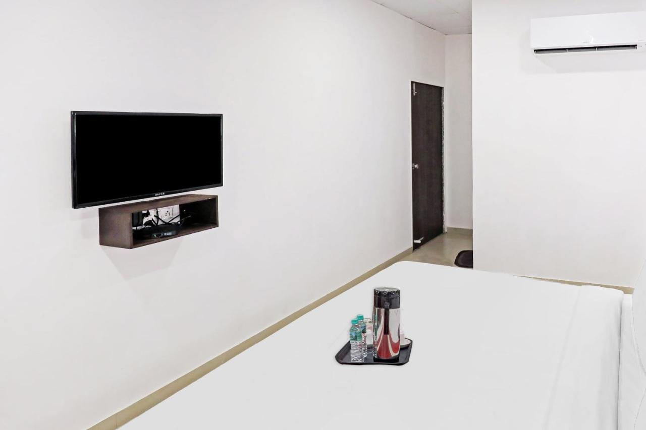 Hotel Gokul Solitaire, Surat Bhatha المظهر الخارجي الصورة