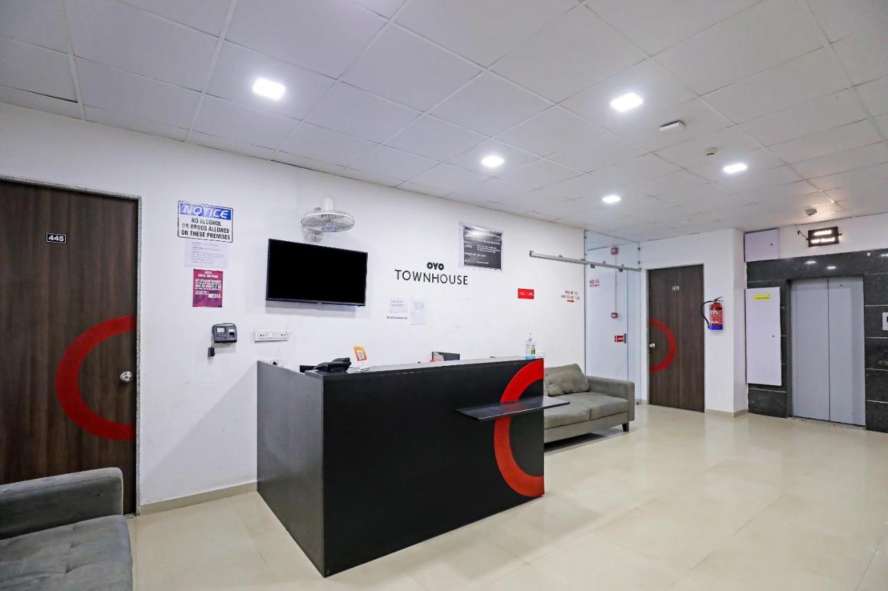 Hotel Gokul Solitaire, Surat Bhatha المظهر الخارجي الصورة