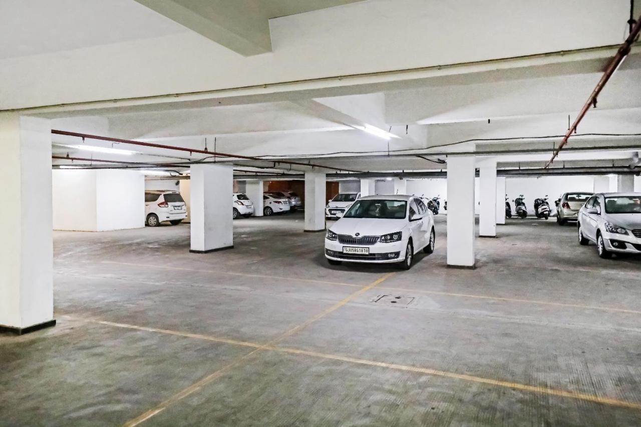 Hotel Gokul Solitaire, Surat Bhatha المظهر الخارجي الصورة