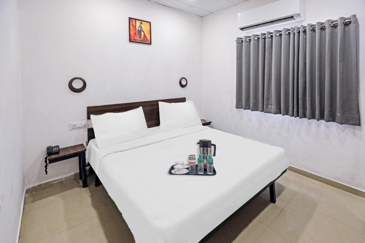 Hotel Gokul Solitaire, Surat Bhatha المظهر الخارجي الصورة