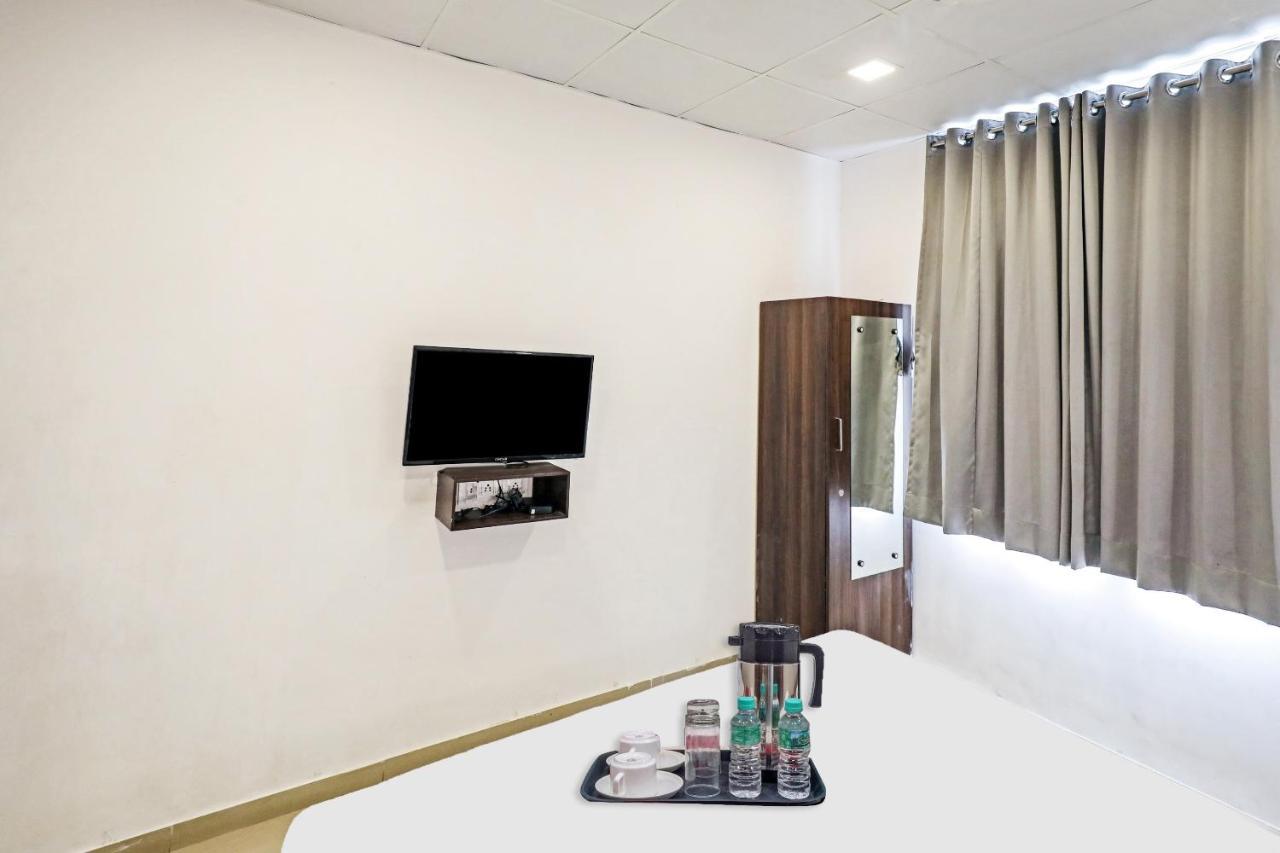 Hotel Gokul Solitaire, Surat Bhatha المظهر الخارجي الصورة