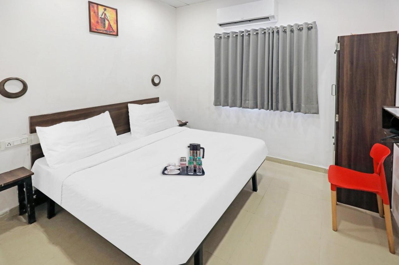 Hotel Gokul Solitaire, Surat Bhatha المظهر الخارجي الصورة