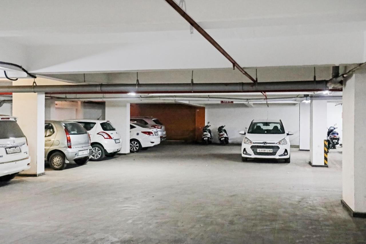 Hotel Gokul Solitaire, Surat Bhatha المظهر الخارجي الصورة
