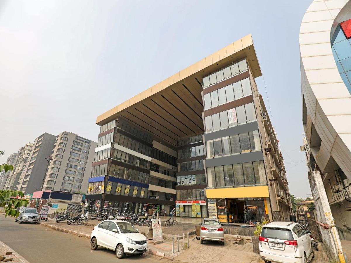 Hotel Gokul Solitaire, Surat Bhatha المظهر الخارجي الصورة