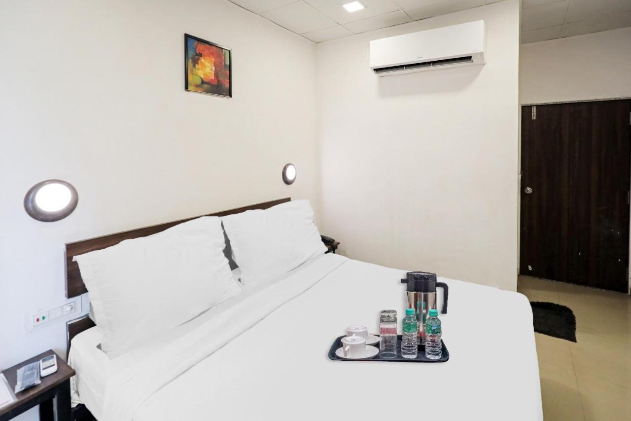 Hotel Gokul Solitaire, Surat Bhatha المظهر الخارجي الصورة