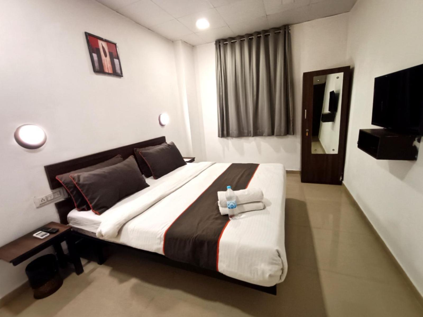 Hotel Gokul Solitaire, Surat Bhatha المظهر الخارجي الصورة