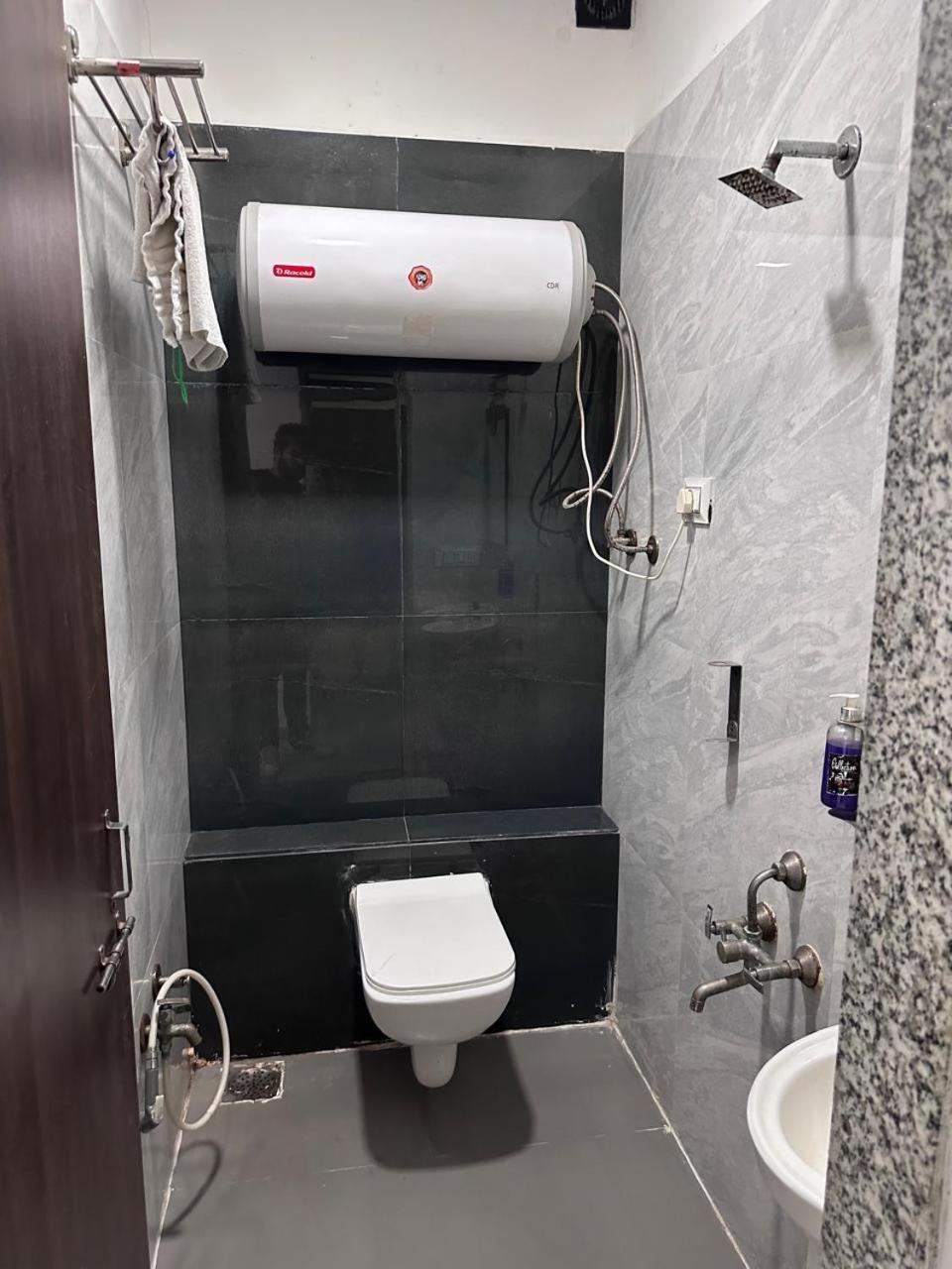 Hotel Gokul Solitaire, Surat Bhatha المظهر الخارجي الصورة