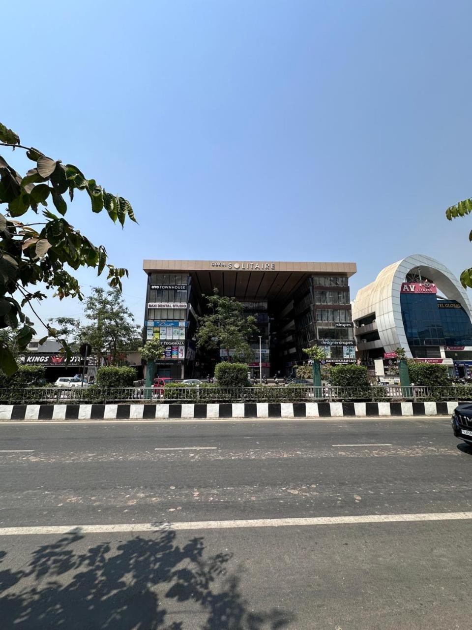 Hotel Gokul Solitaire, Surat Bhatha المظهر الخارجي الصورة