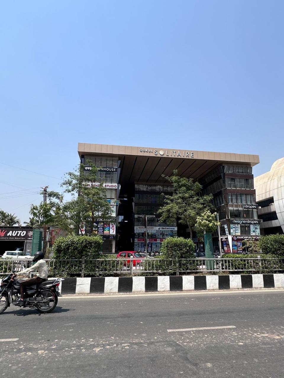 Hotel Gokul Solitaire, Surat Bhatha المظهر الخارجي الصورة